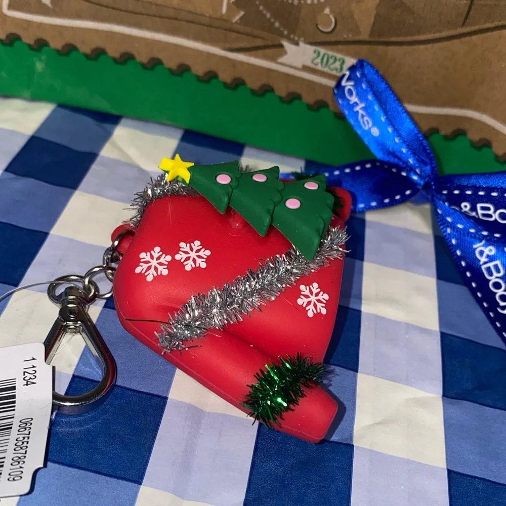 BATH AND BODY WORKS UGLY CHRISTMAS SWEATER POCKETBAC SANITIZER HOLDER